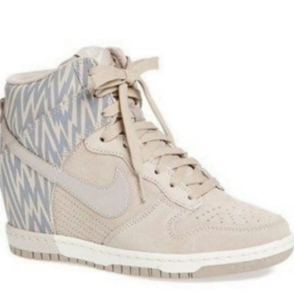 ~❤NIKE SKY HI DUNK SNEAKERS SZ 7.5❤~